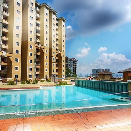 3 Bedrooms With Pool Hanan Residence Ketumbar Heights Condominium Cheras Exterior foto