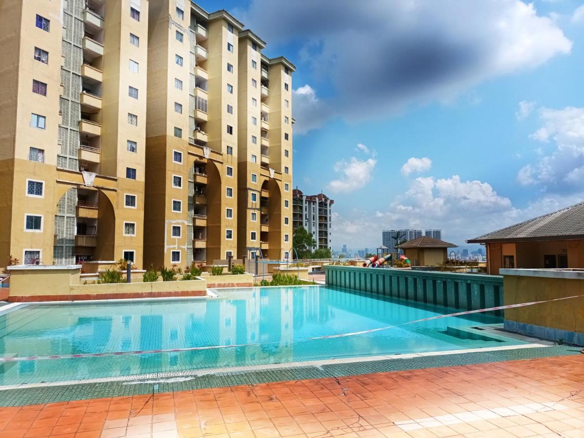 3 Bedrooms With Pool Hanan Residence Ketumbar Heights Condominium Cheras Exterior foto